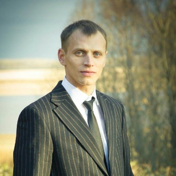 Рахмонали сурапов. Александровский человек. Александровский сад питер памятник глинка. Александровский человек. Александровский парк скульптуры.