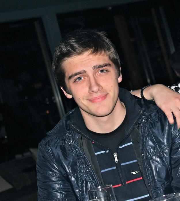 Молодой грузин новые ватутинки. Красивые грузины. Молодые грузинские парни. Красивые парни из Грузии. Красивые грузины мужчины.