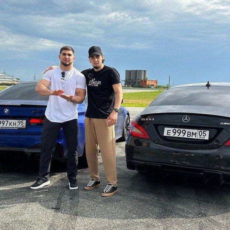 Гонка ахмеда и тамаева 5 звезд. Машина ахмеда. тамаев проиграл гонку ахмеду. тамаев против ахмеда.