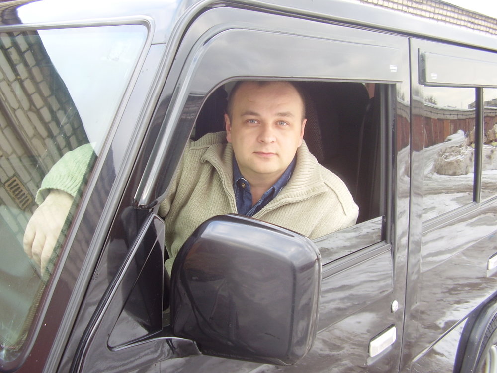 Знакомства мужчины от 50 50 иркутск. Обычный мужчина в авто.